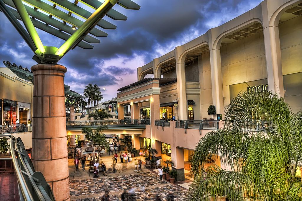 Dining & Restaurants at Fashion Valley - A Shopping Center In San